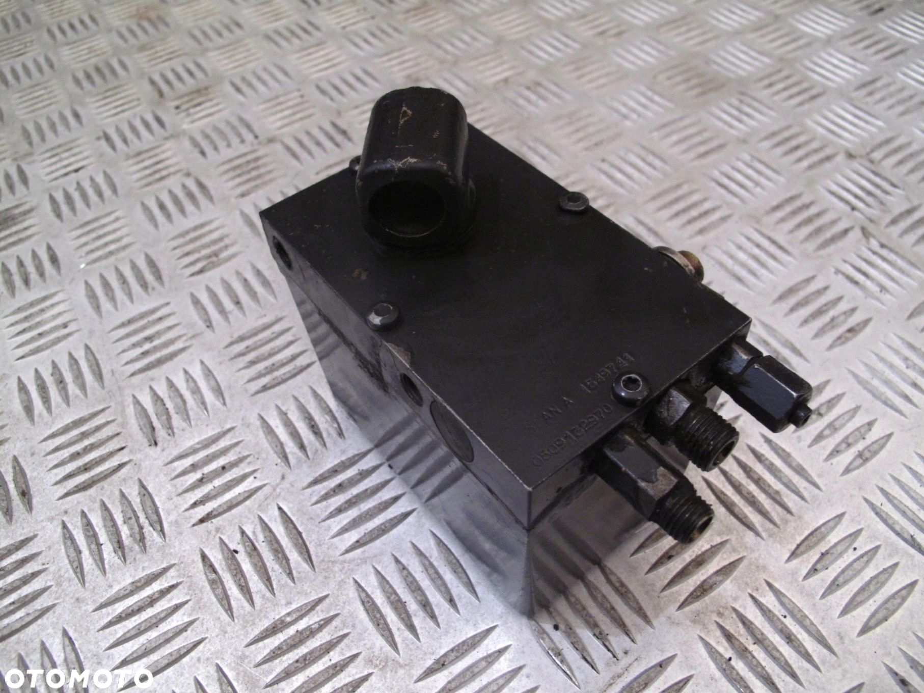 POMPKA PODNOSZENIA WYWROTU KABINY SCANIA R - 2
