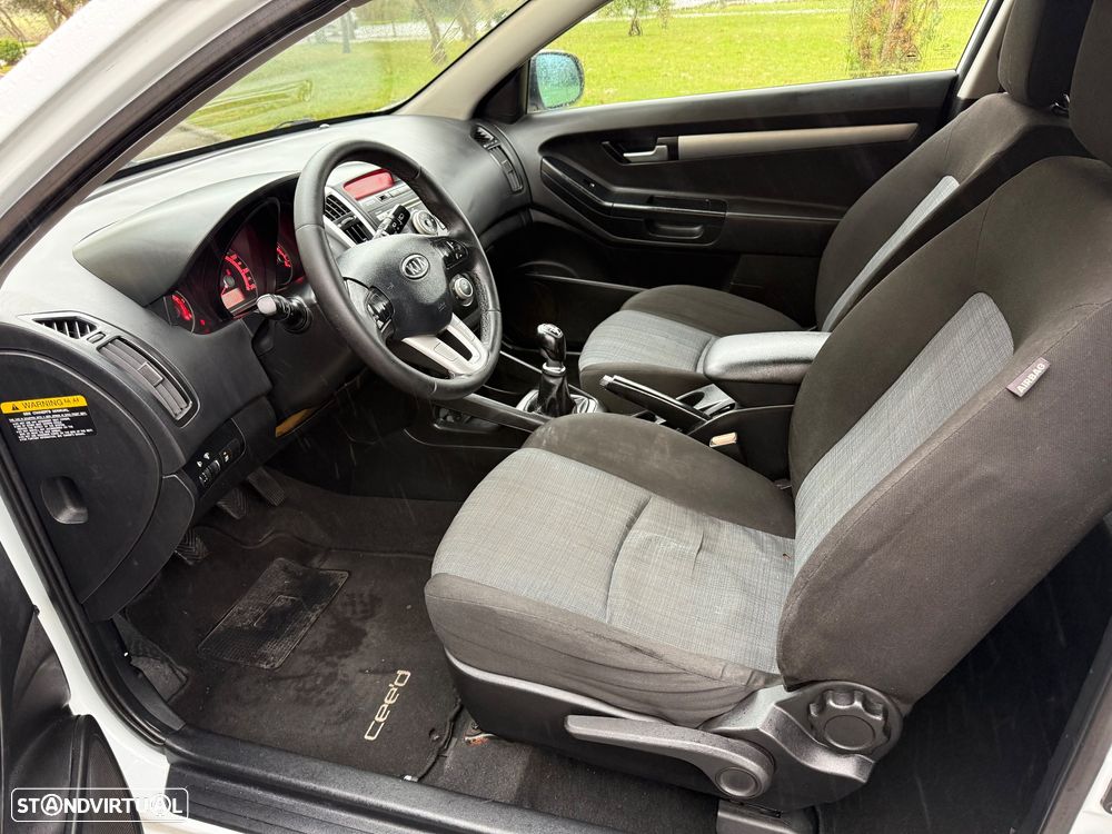 Kia Ceed S Coupé 1.6 CRDi EX - 13