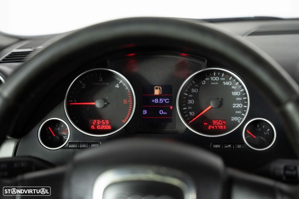 Audi A4 Cabrio 2.0 TDi S-line - 22