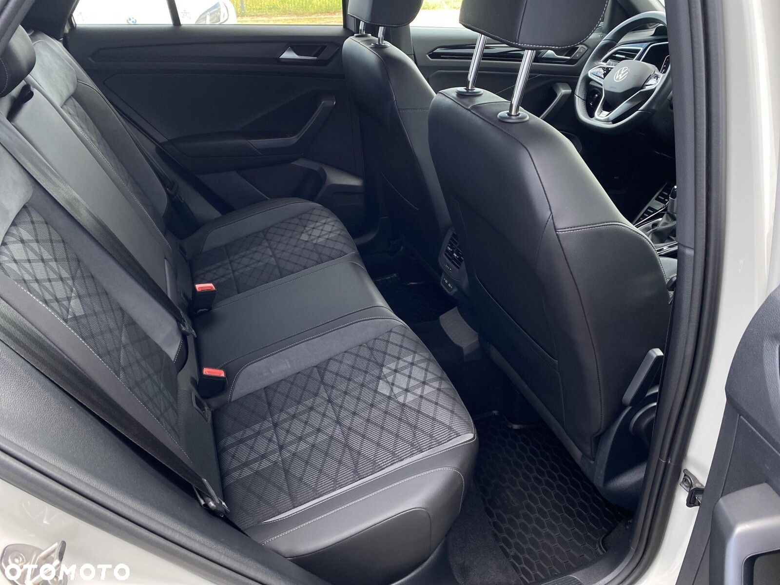 Volkswagen T-Roc 1.5 TSI R-Line DSG - 26