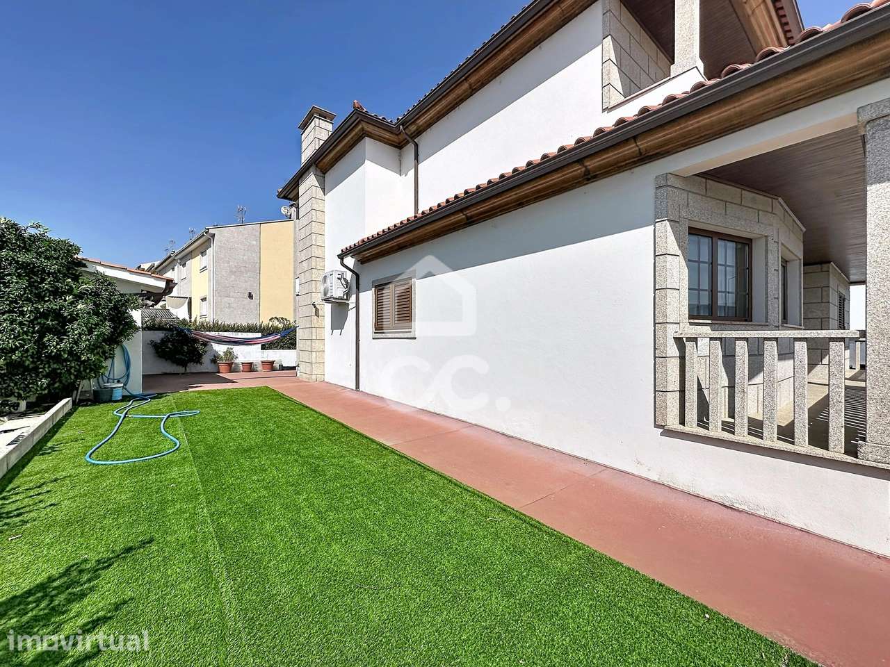 Moradia T4 com Acabamentos Premium, 4 Frentes e Vistas Deslumbrantes s - Grande imagem: 2/27