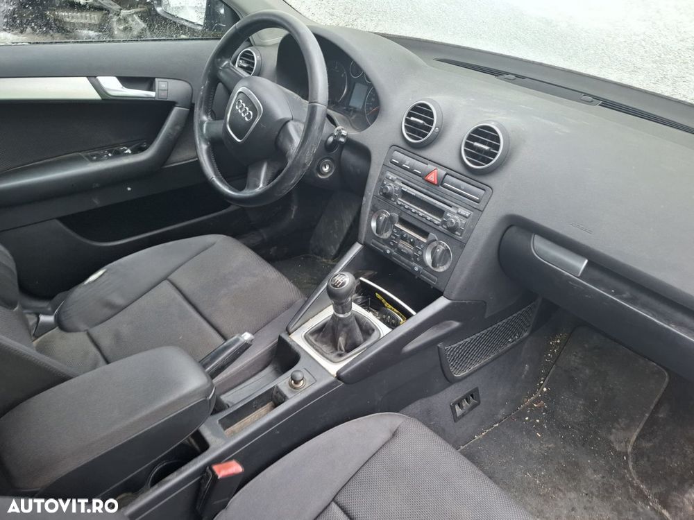 Maner plafon 8p0857607c Audi A3 8P/8PA [facelift] [2004 - 2008] 2.0 t - 8