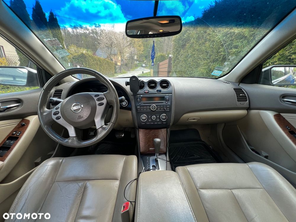 Nissan Altima - 7