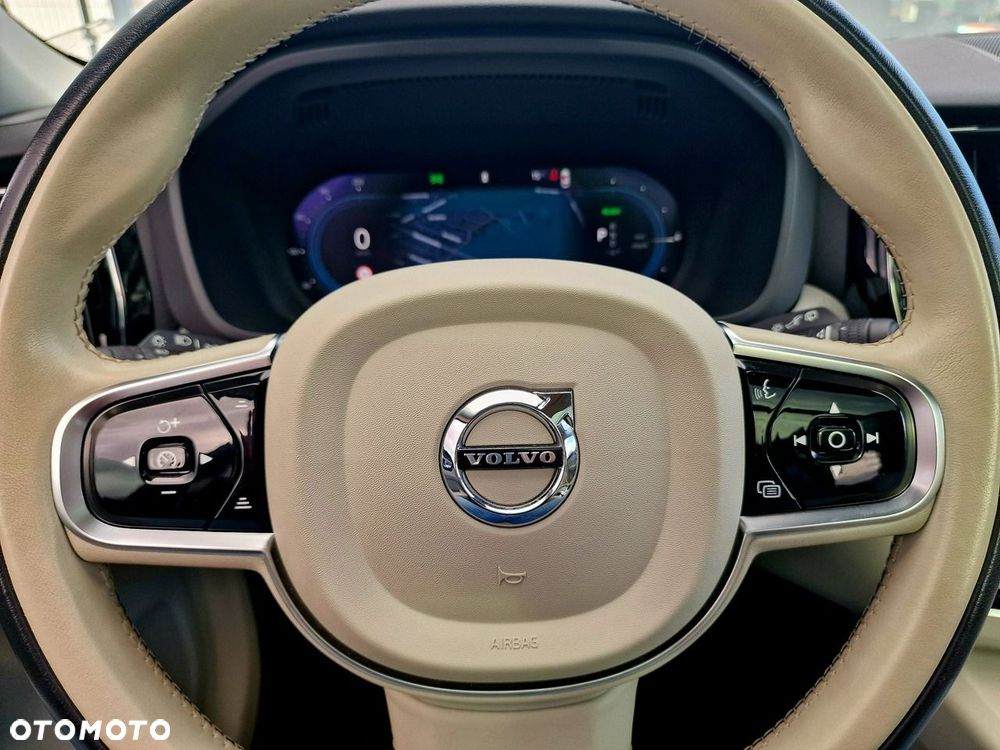 Volvo XC 60 T6 Plug-In Hybrid AWD Ultra Dark - 28