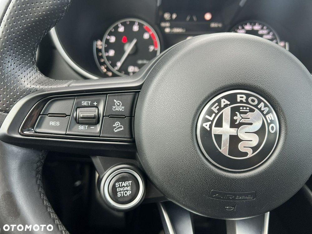 Alfa Romeo Stelvio - 17