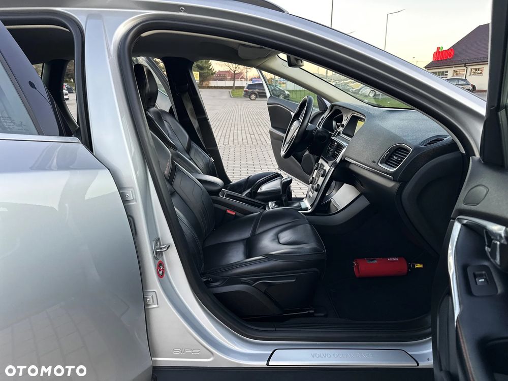 Volvo V40 Cross Country D2 Drive-E Ocean Race - 13