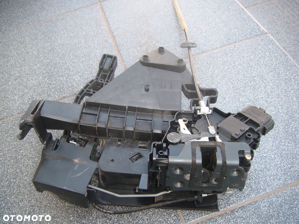 ford focus mk2 3d  05r  zamek drzwi lewych z klamka - 2