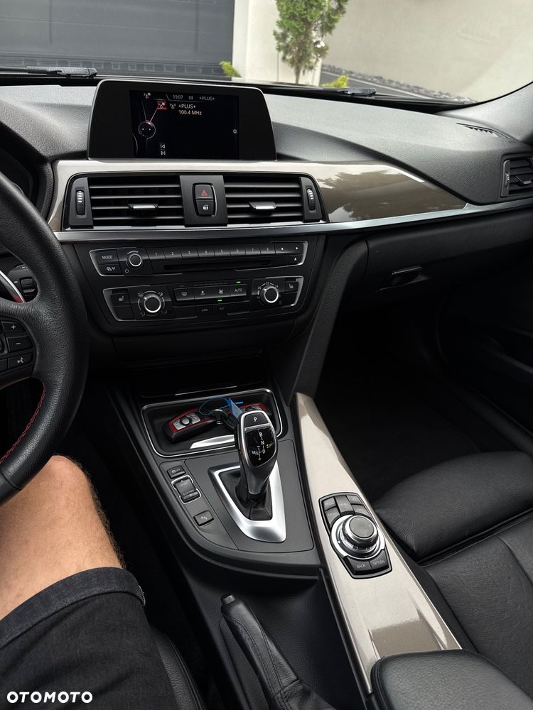 BMW Seria 3 320d Sport Line - 20