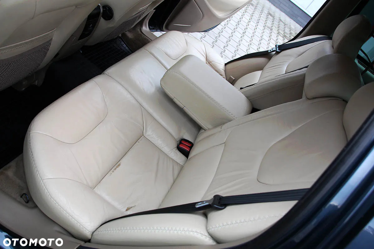 Volvo XC 70 D5 AWD Momentum - 29
