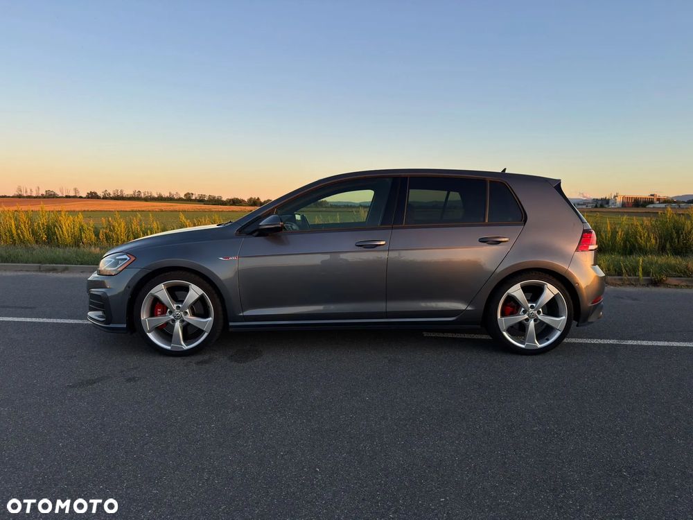 Volkswagen Golf - 2