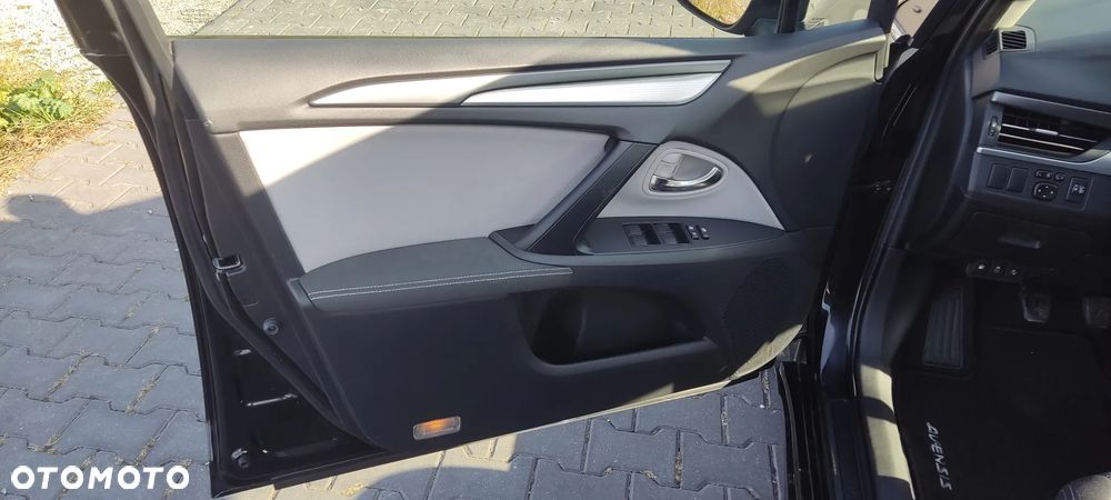 Toyota Avensis Touring Sports 1.8 Executive - 29