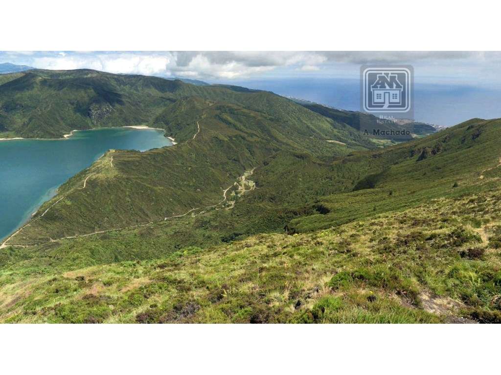 VENDA de AMPLO TERRENO junto à Lagoa do Fogo, Água de Alto, Vila Fr... - Grande imagem: 2/8