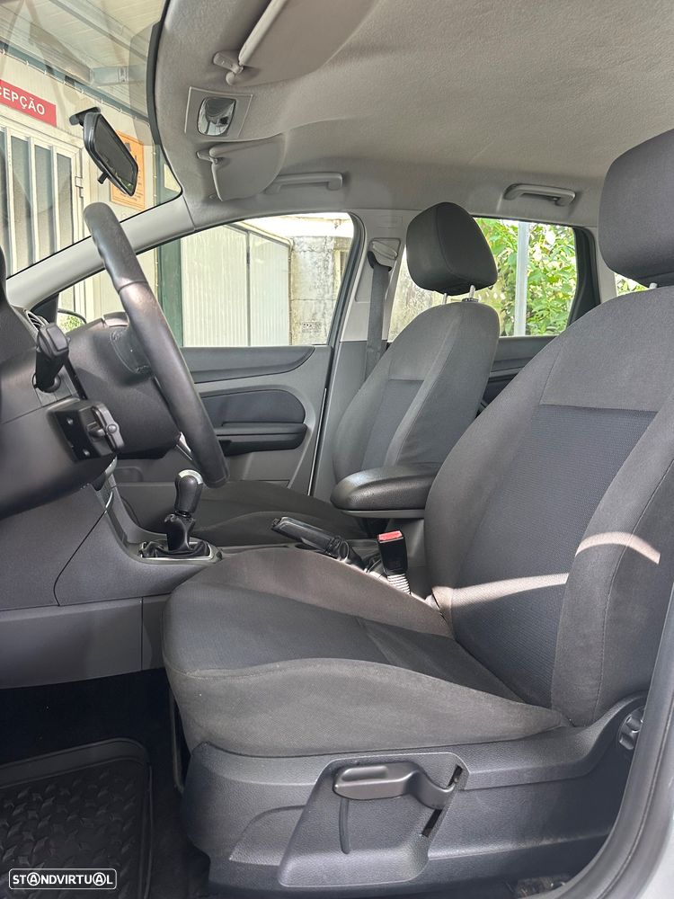 Ford Focus SW 1.4 Zetec - 17