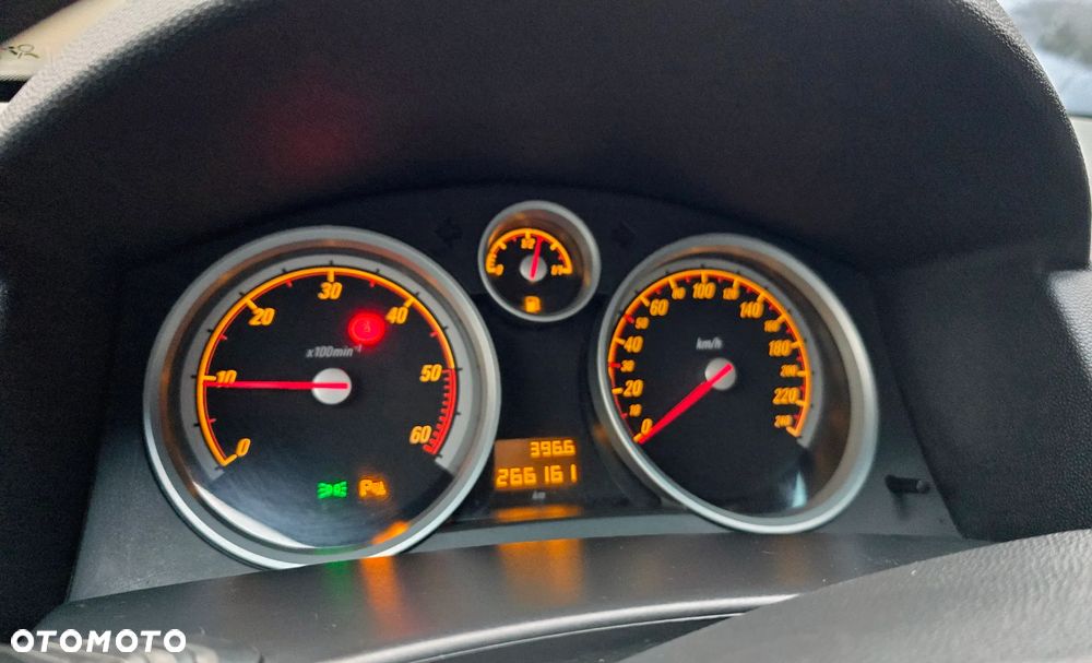 Opel Astra 1.9 CDTI Cosmo - 11