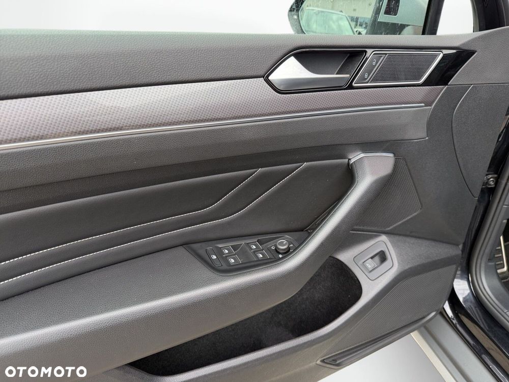 Volkswagen Passat - 15