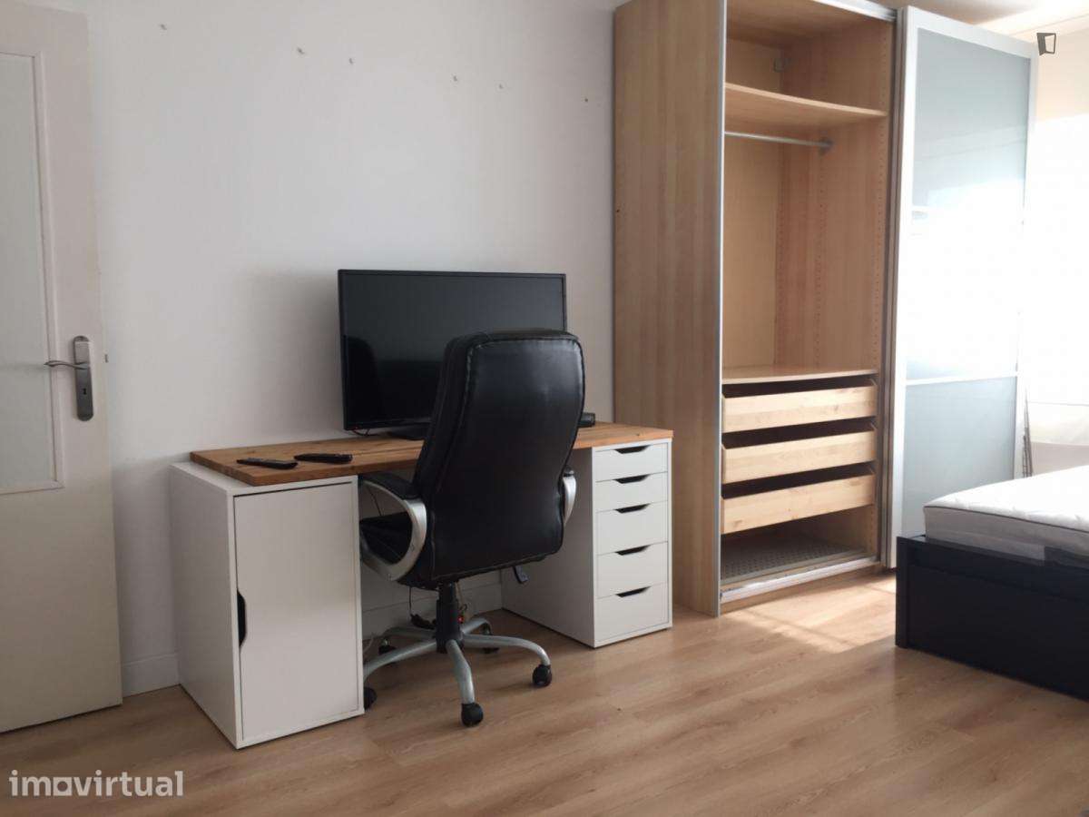 Quarto - localizado em Telheiras Lisbon - Grande imagem: 4/16