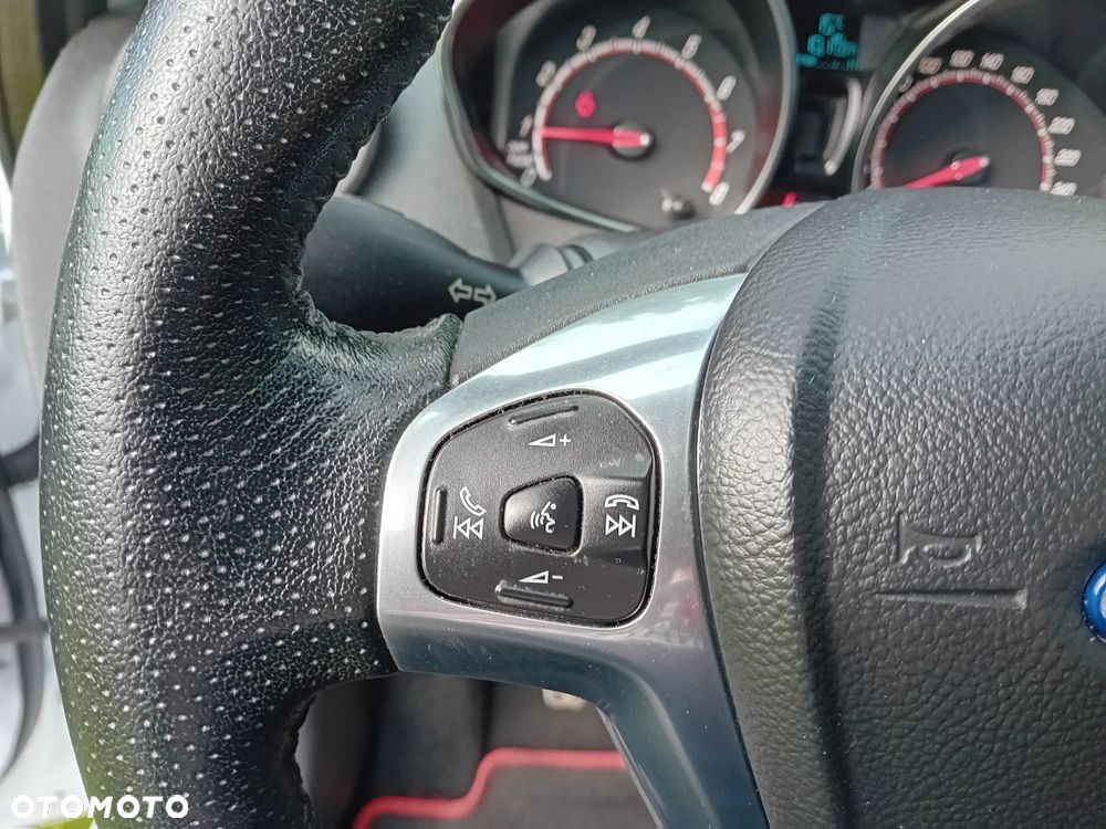 Ford Fiesta 1.6 EcoBoost mit Leder-Sport-Paket ST - 11