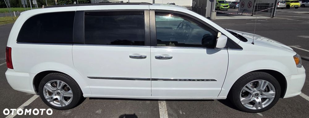 Chrysler Town & Country 2016 photo 5