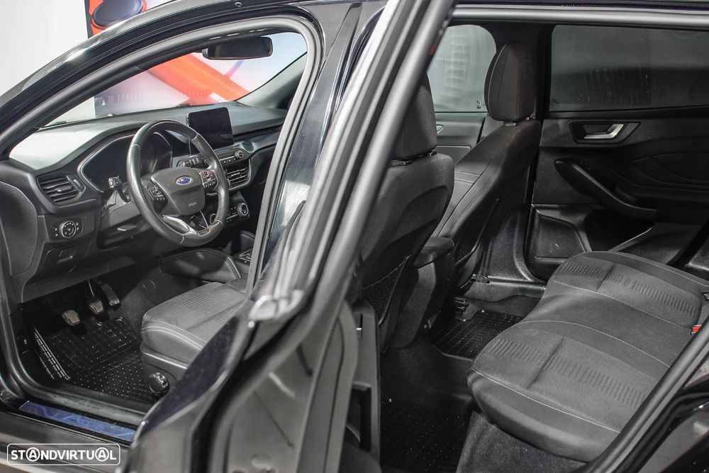 Ford Focus SW 1.5 TDCi EcoBlue Active - 11
