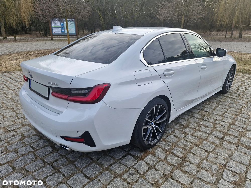 BMW Seria 3 330i Sport Line - 3