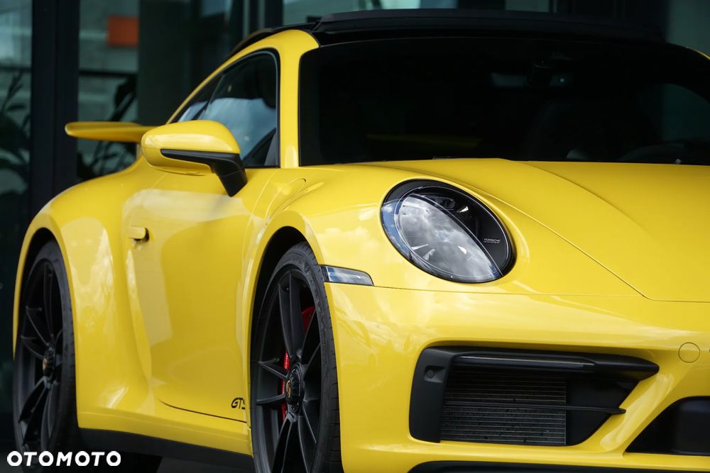 Porsche 911 Carrera 4 GTS PDK - 17