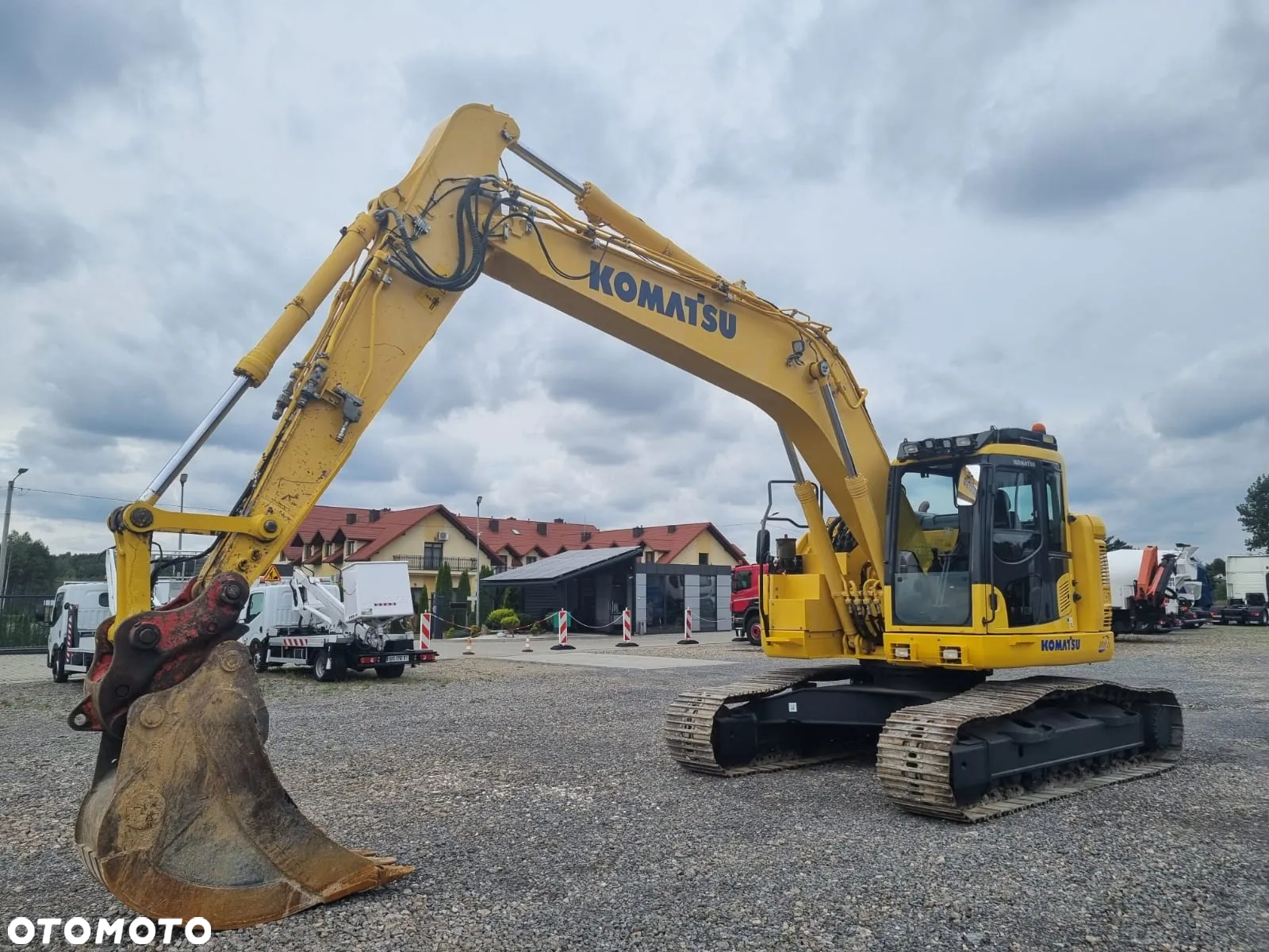 Komatsu PC 228 - 2