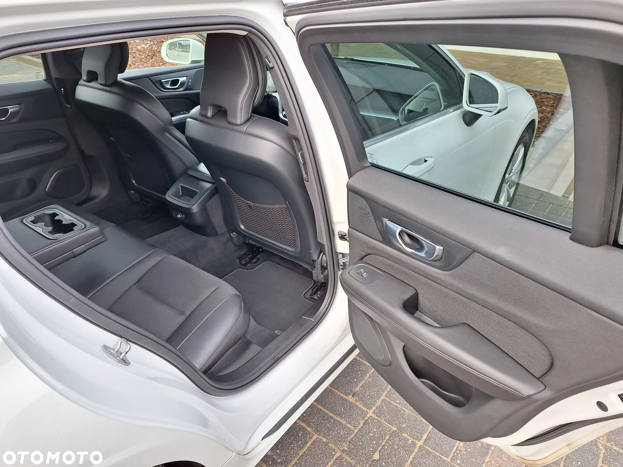 Volvo V60 D4 Momentum Pro - 25