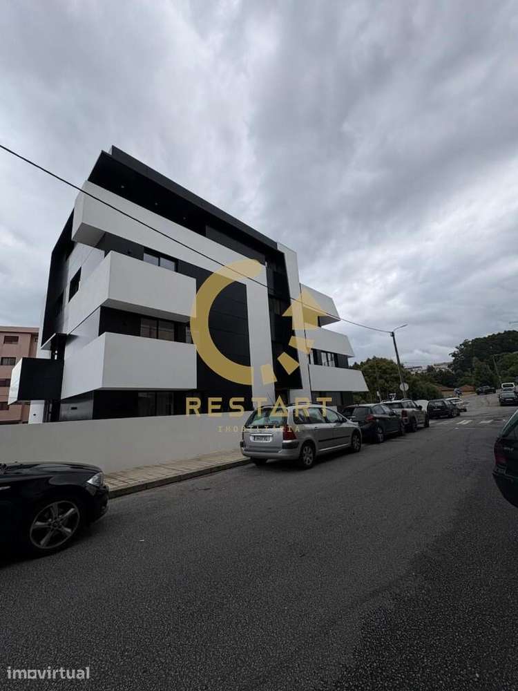 T2 com Terraço Privativo de Grande Dimensão - Grande imagem: 4/26