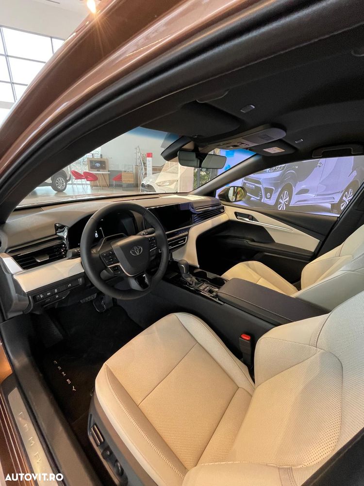 Toyota Camry 2.5 HEV Executive - 9