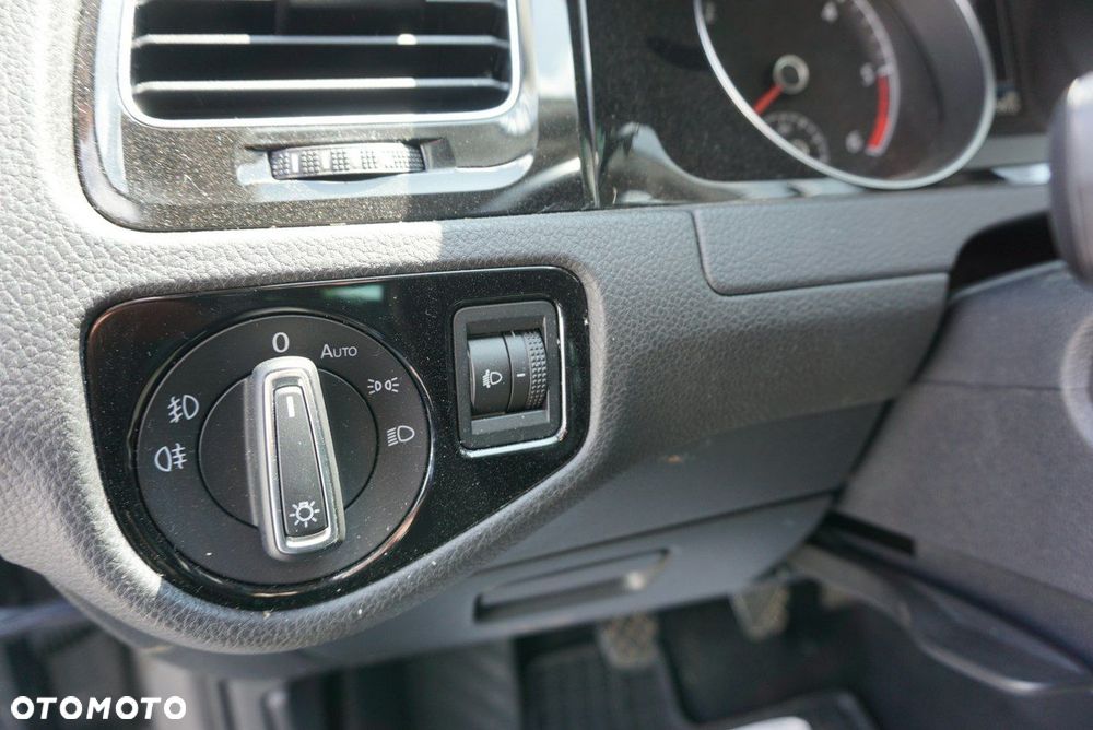 Volkswagen Golf - 11