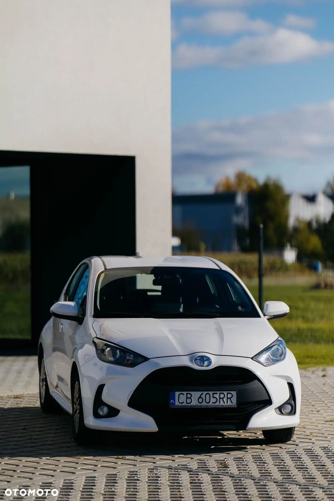 Toyota Yaris 2023 photo 2