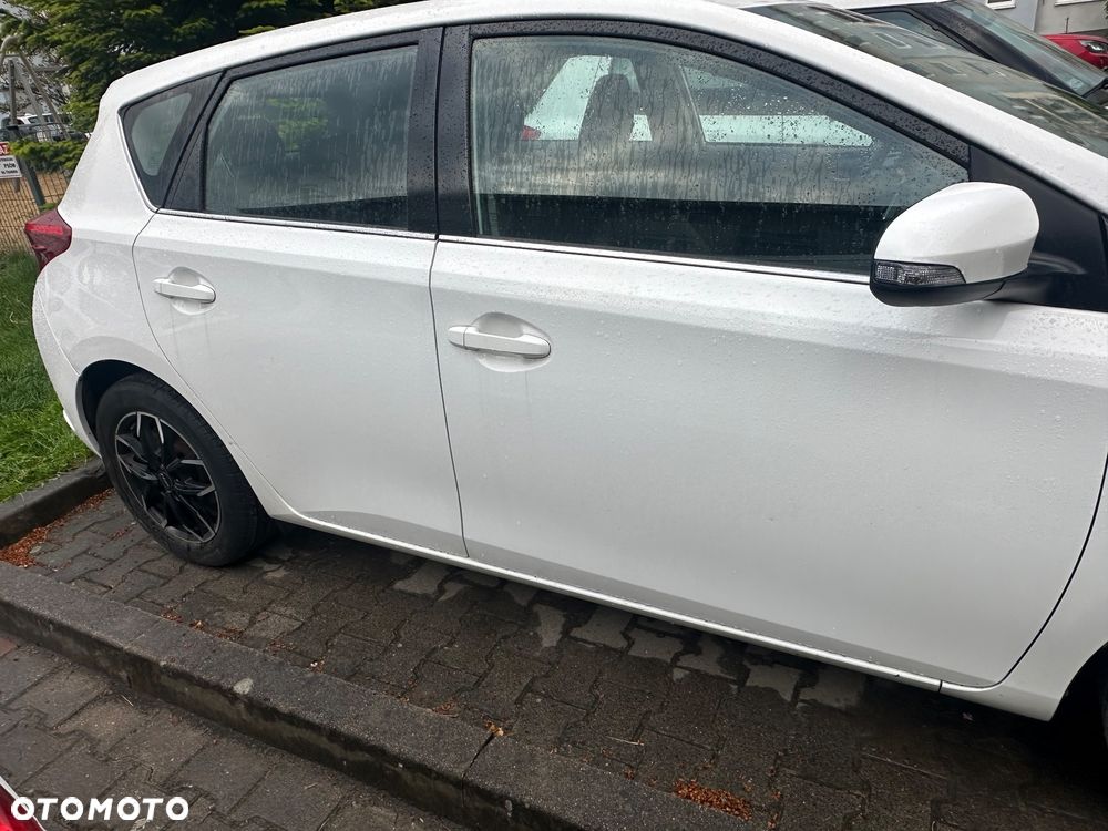 Toyota Auris 1.6 Premium - 3