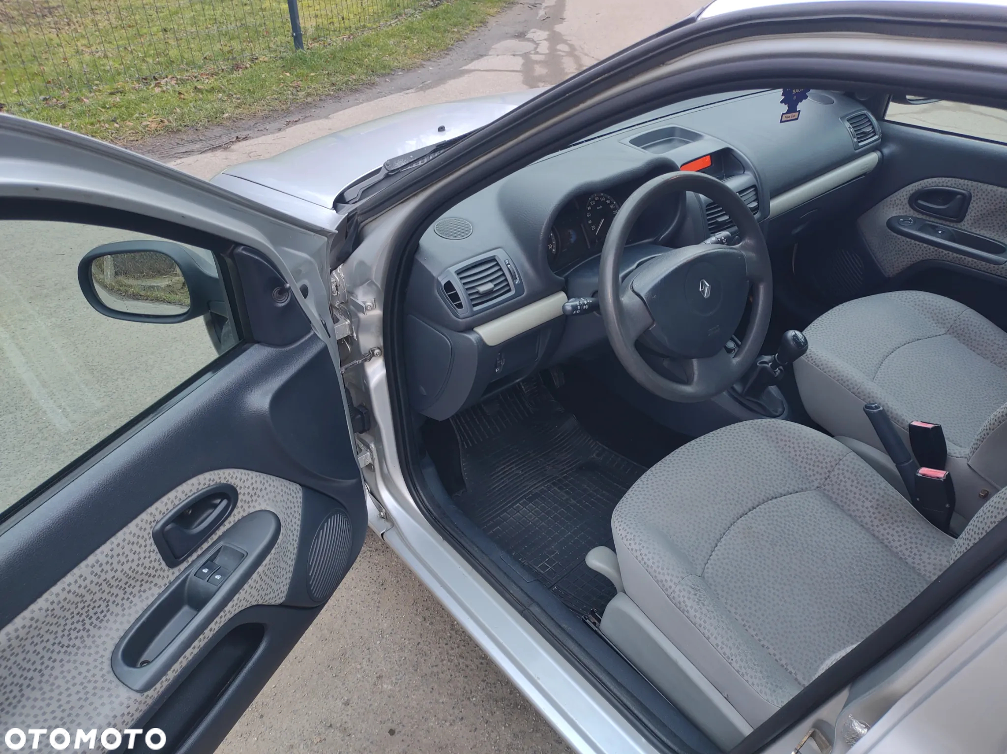 Renault Clio 1.2 16V 75 Collection - 9