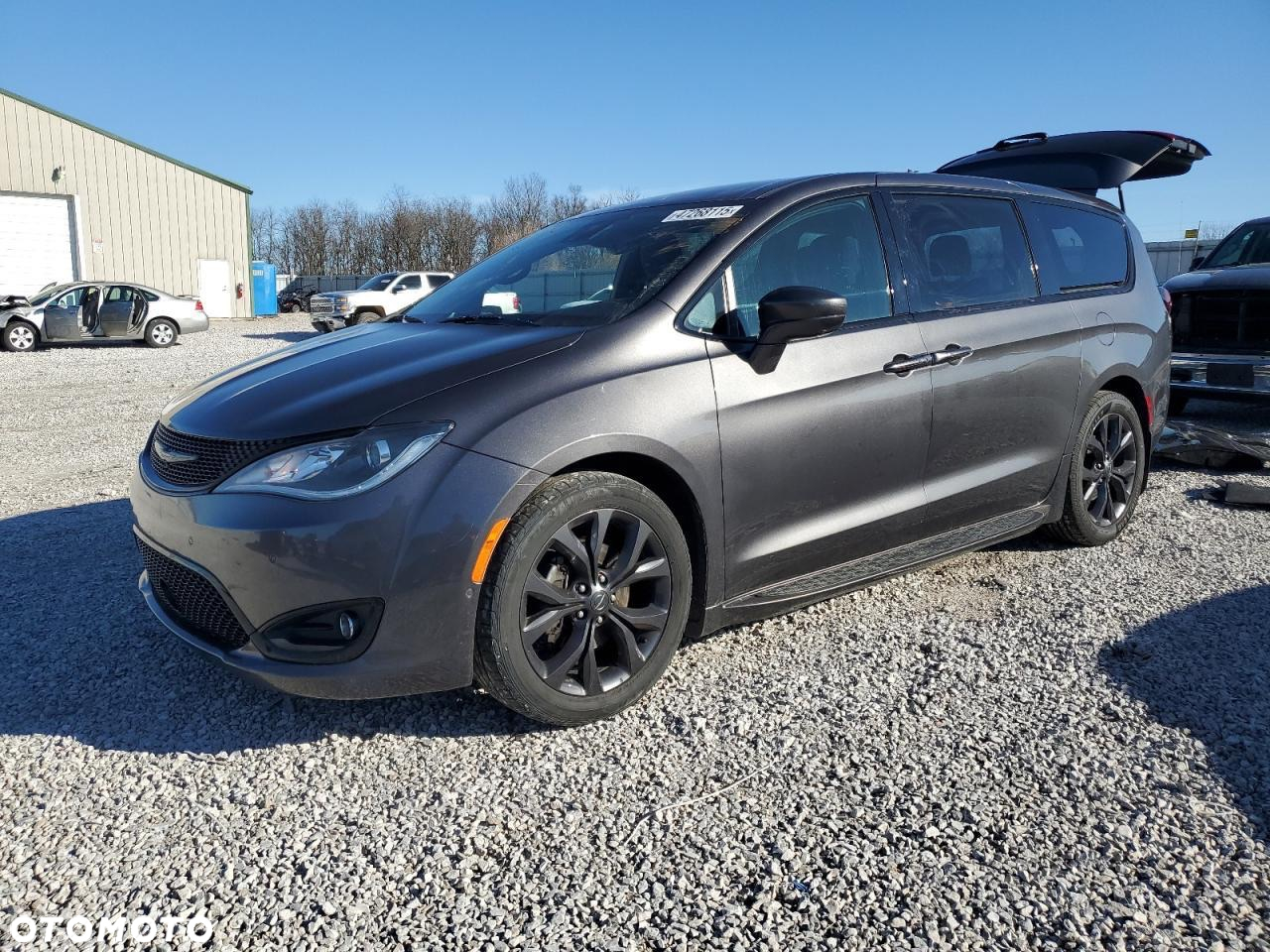 Chrysler Pacifica - 31