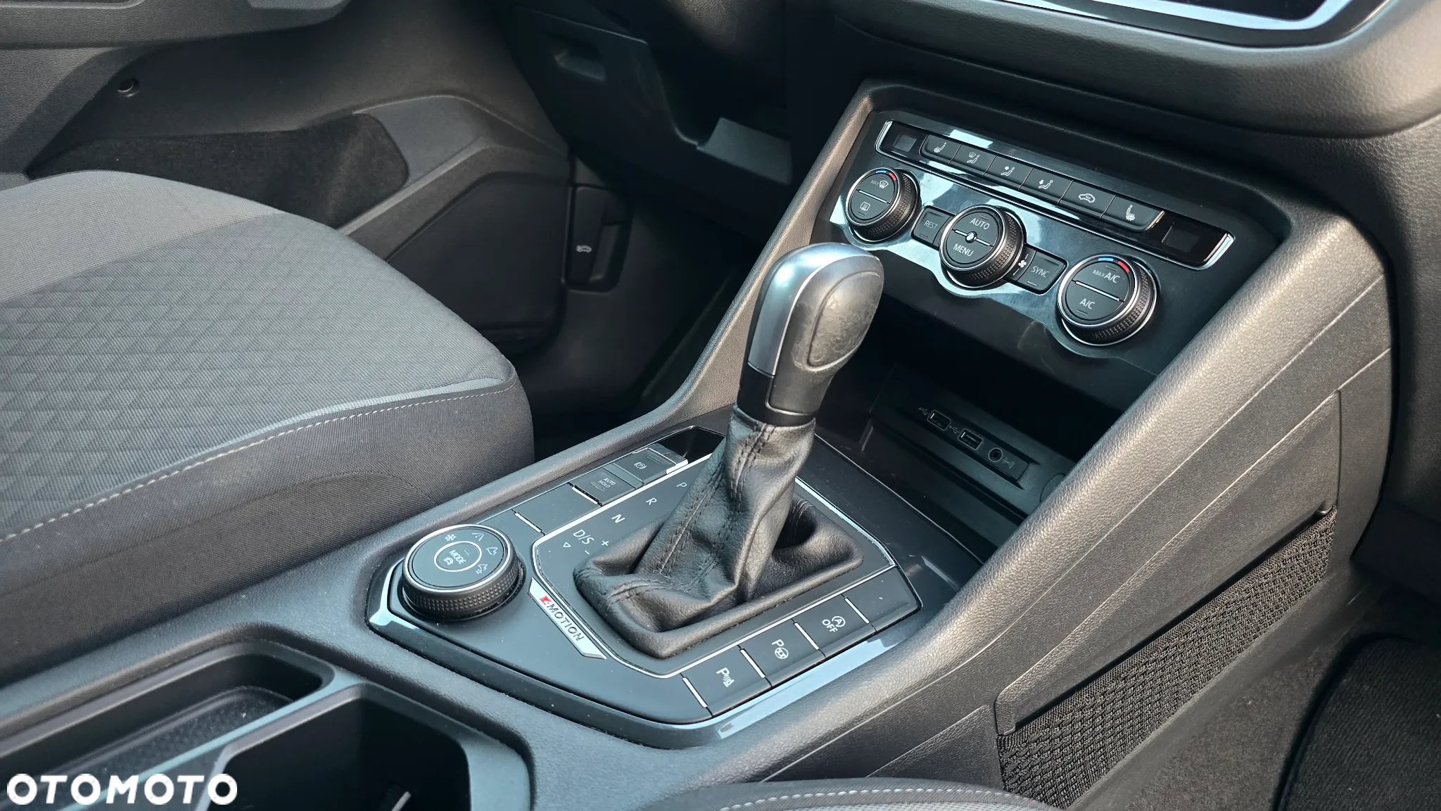 Volkswagen Tiguan - 33