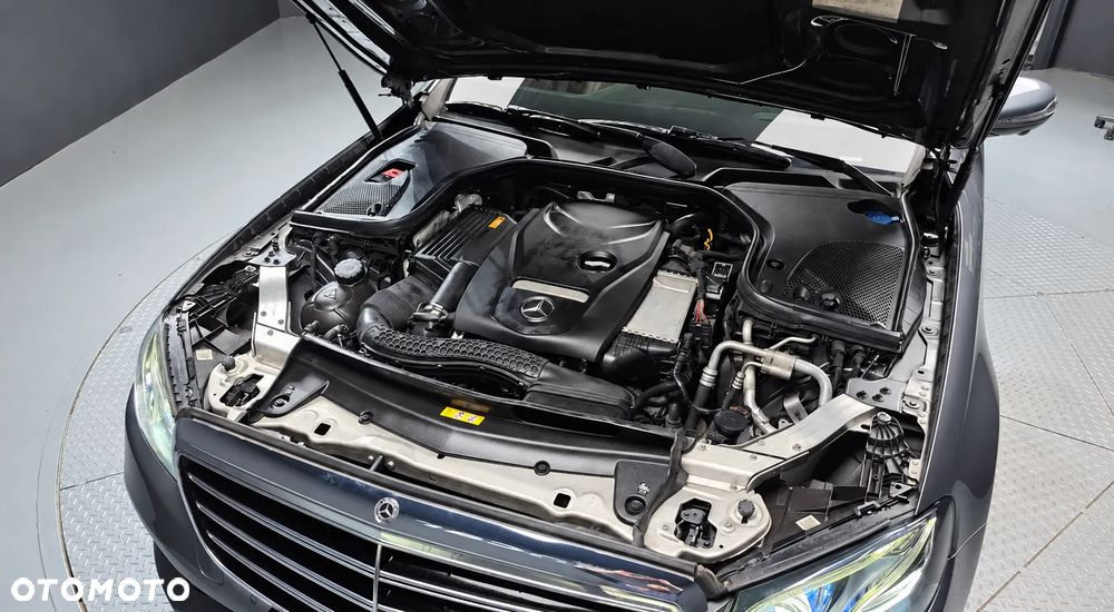 Mercedes-Benz Klasa E 300 9G-TRONIC - 18