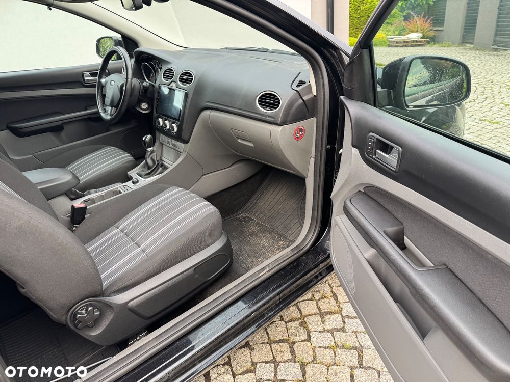 Ford Focus 1.6 16V Trend - 28