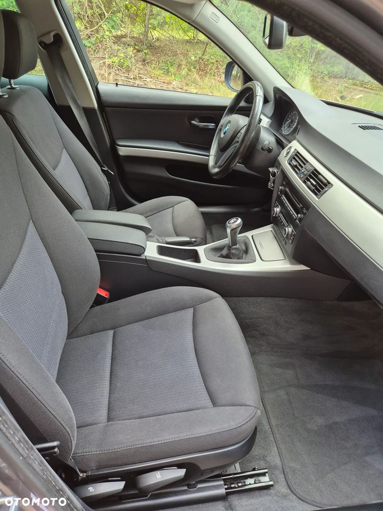 BMW Seria 3 320i - 14