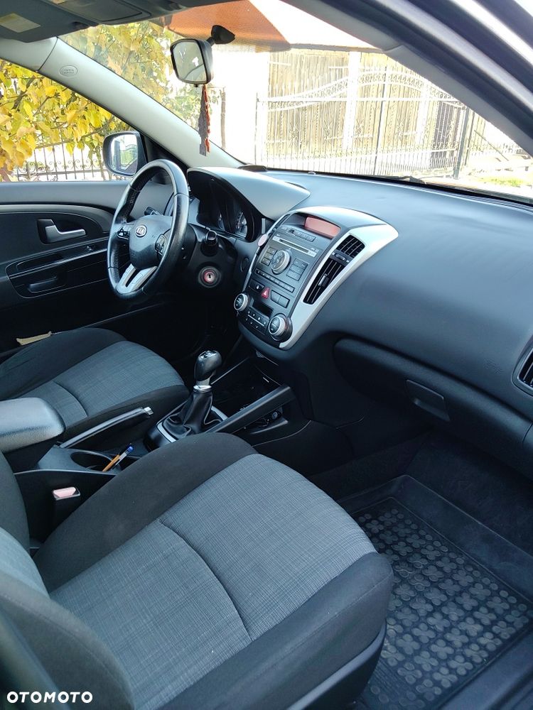 Kia Ceed - 10