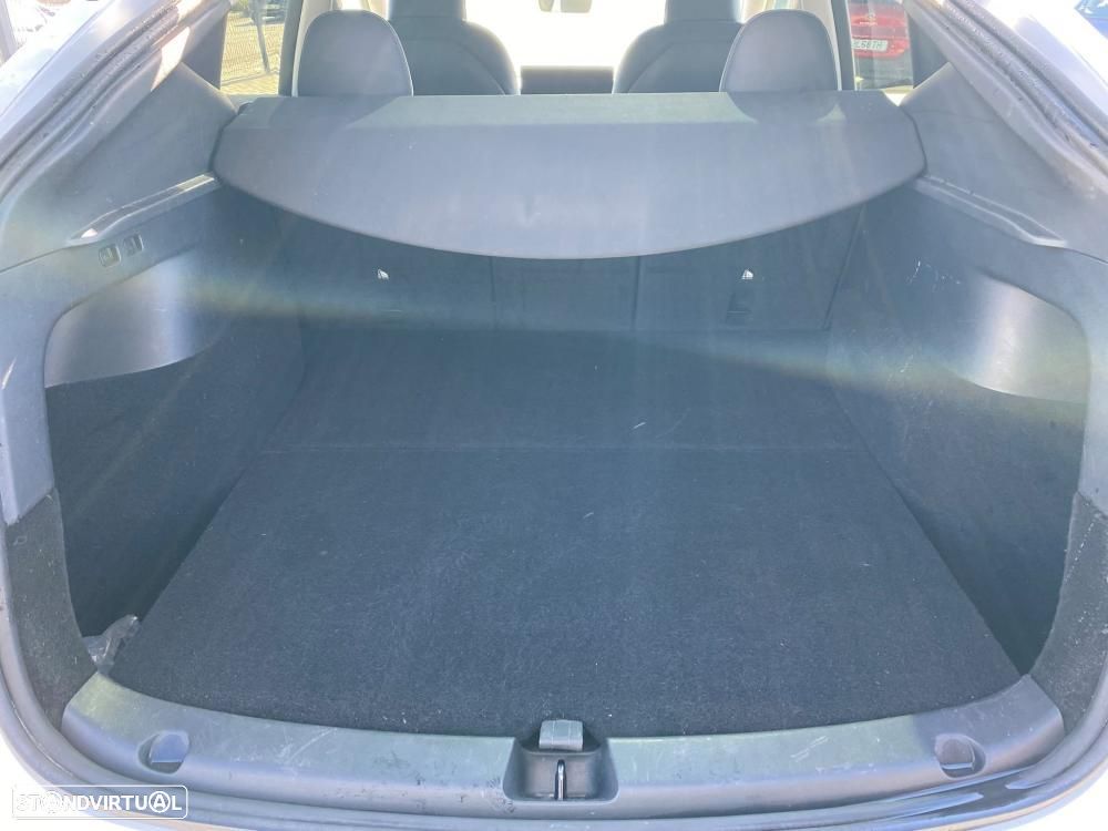 Tesla Model Y Standard RWD - 10