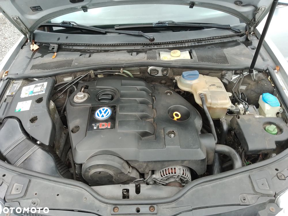 Volkswagen Passat 1.9 TDI Highline - 16