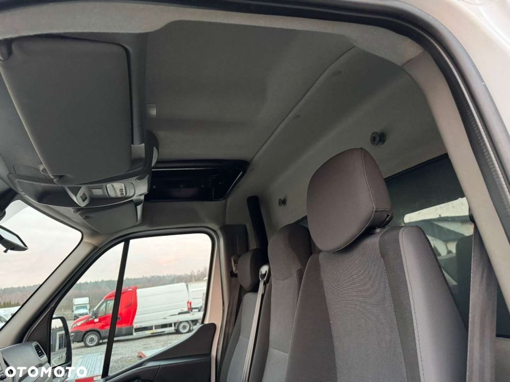 Renault Master 10 europalet z Windą - 33