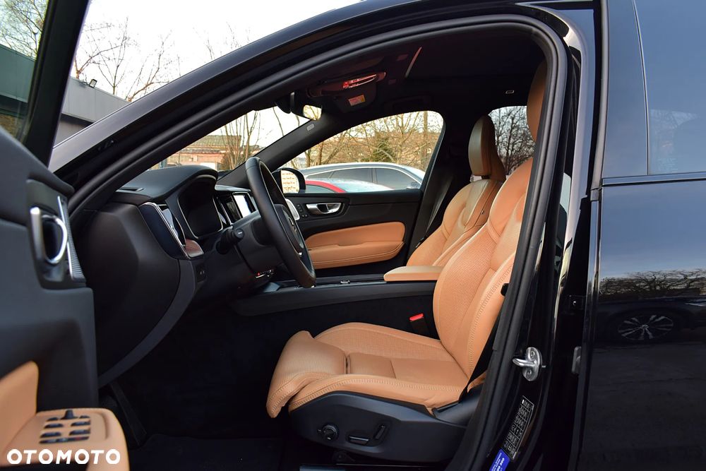 Volvo XC 60 T8 Plug-In Hybrid AWD Inscription Expression - 4