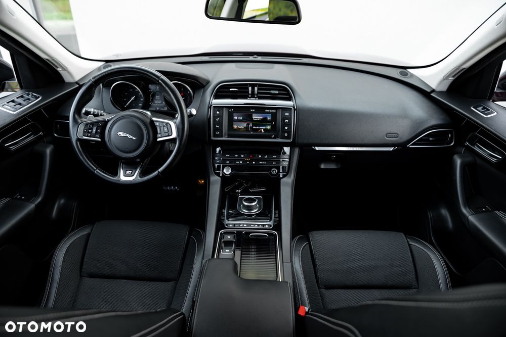 Jaguar F-Pace 20d AWD R-Sport - 27