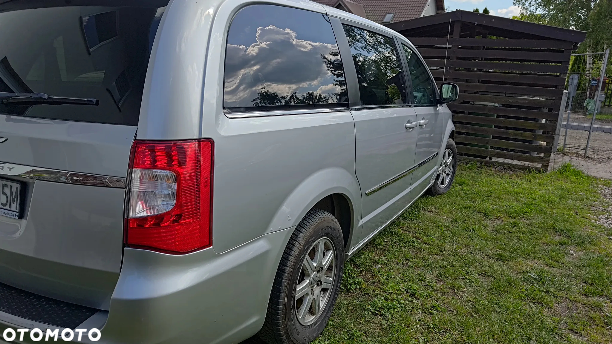 Chrysler Town & Country - 3