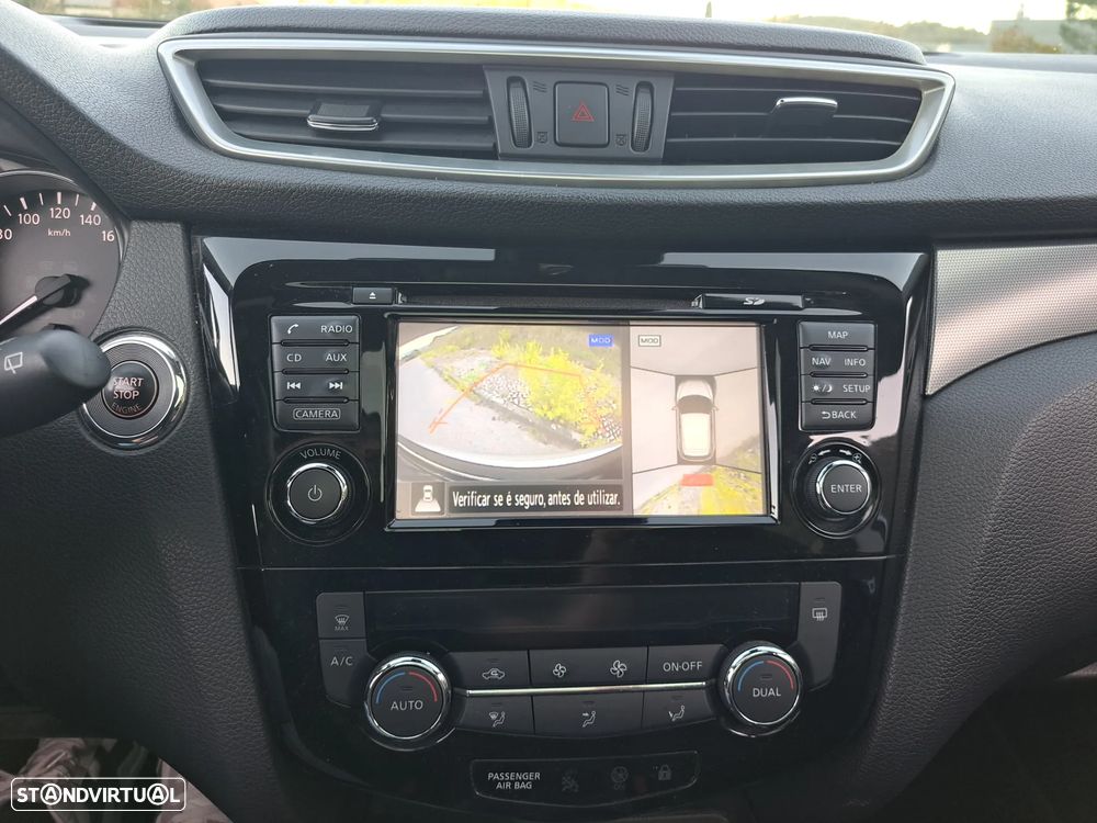 Nissan Qashqai 1.5 dCi N-Connecta J18+Led - 29