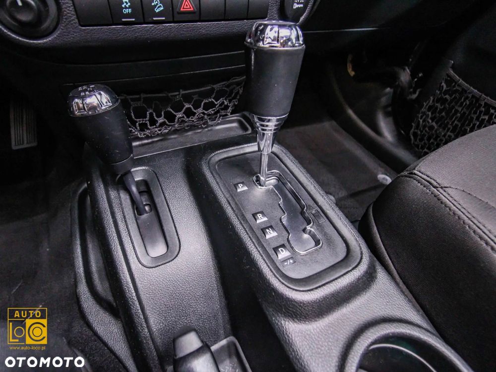 Jeep Wrangler 3.6 Unlim Night Eagle - 22