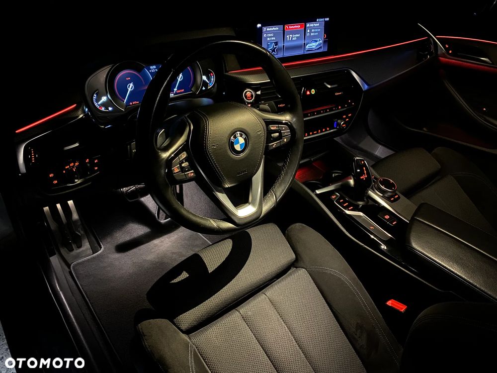 BMW Seria 5 530i xDrive M Sport sport - 24