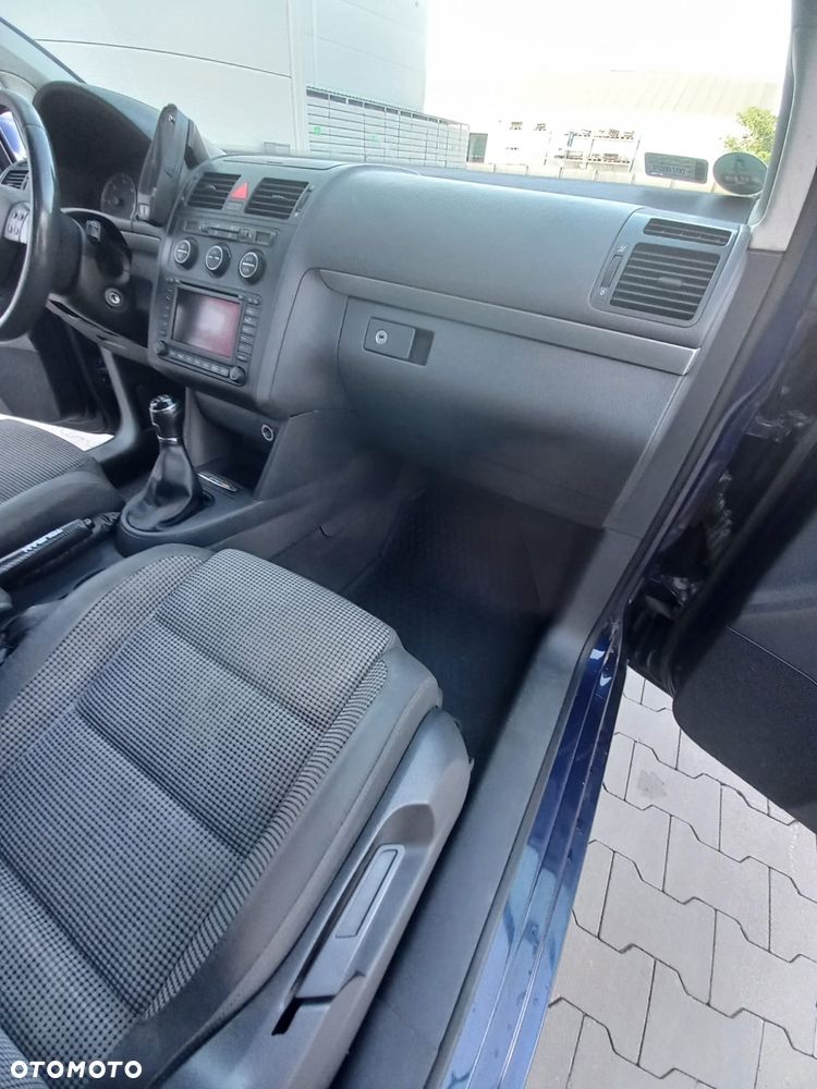 Volkswagen Touran - 33