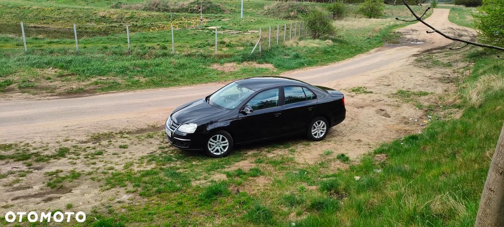 Volkswagen Jetta 1.6 Comfortline - 8